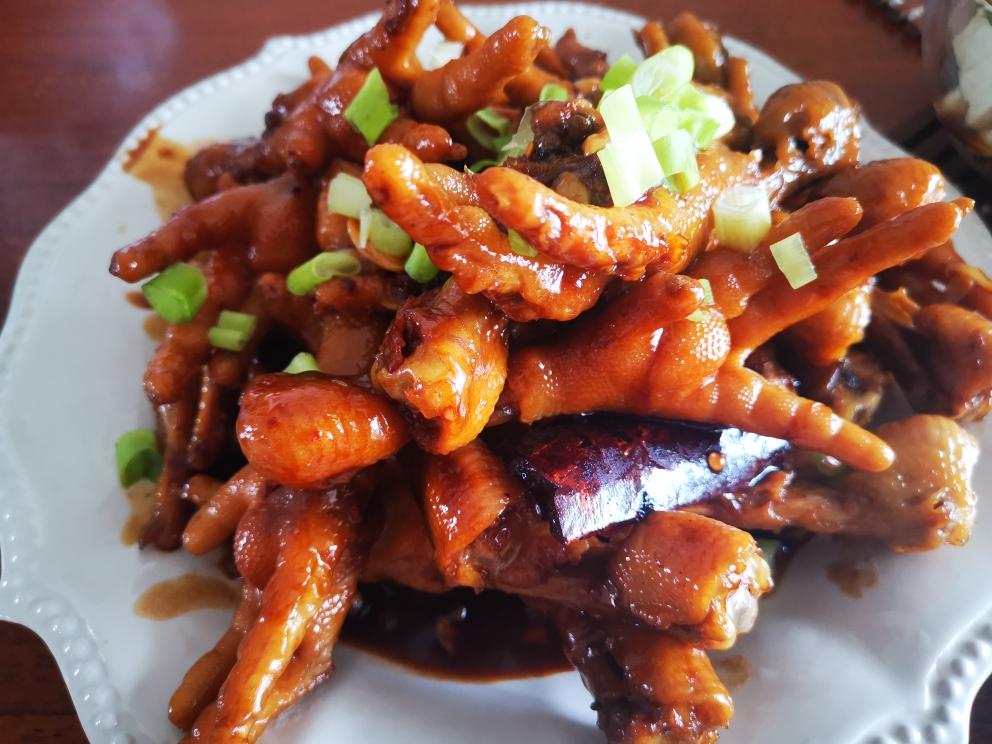 直接上手吃的微酸微辣吮指卤鸡爪的做法