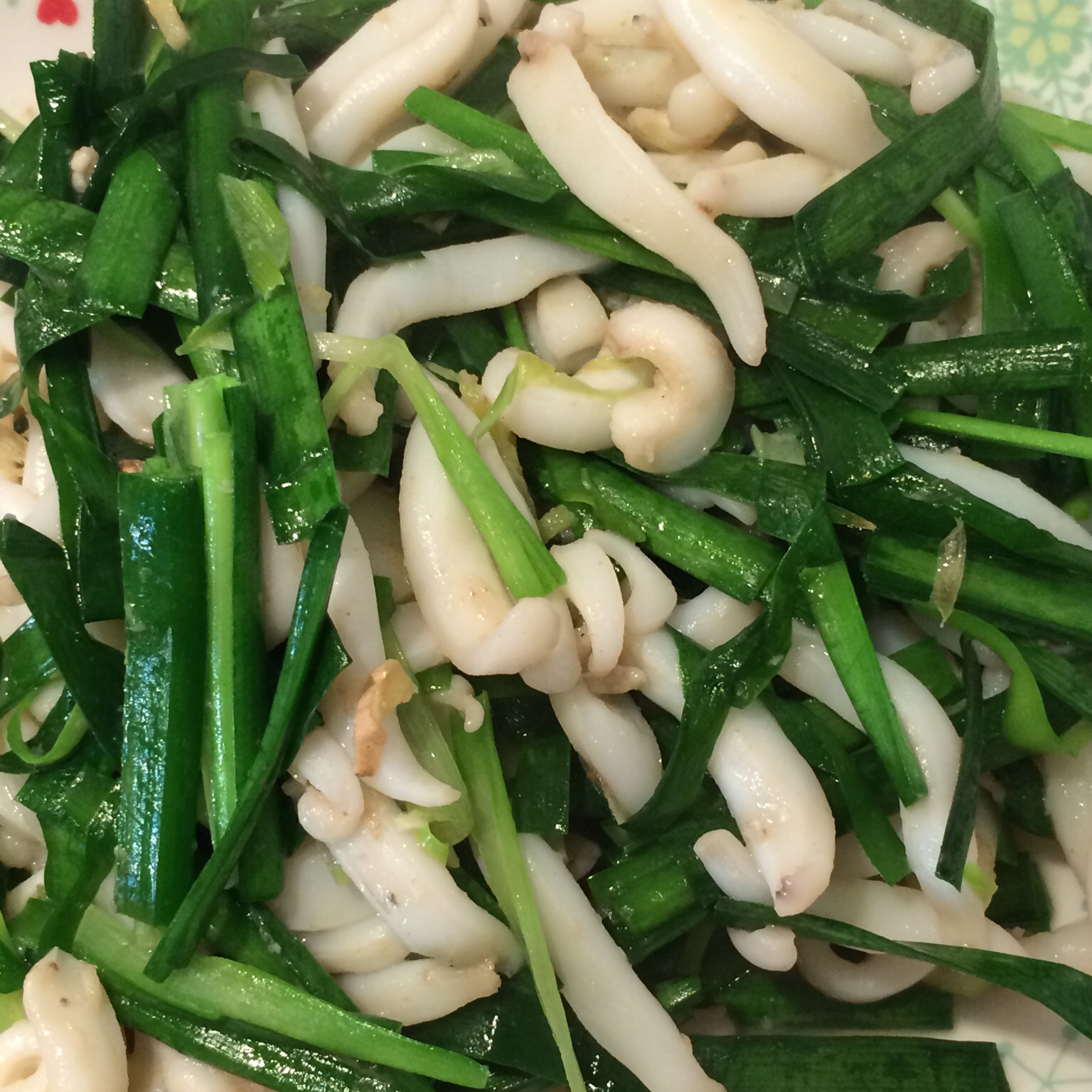 嫩韭菜炒墨鱼仔