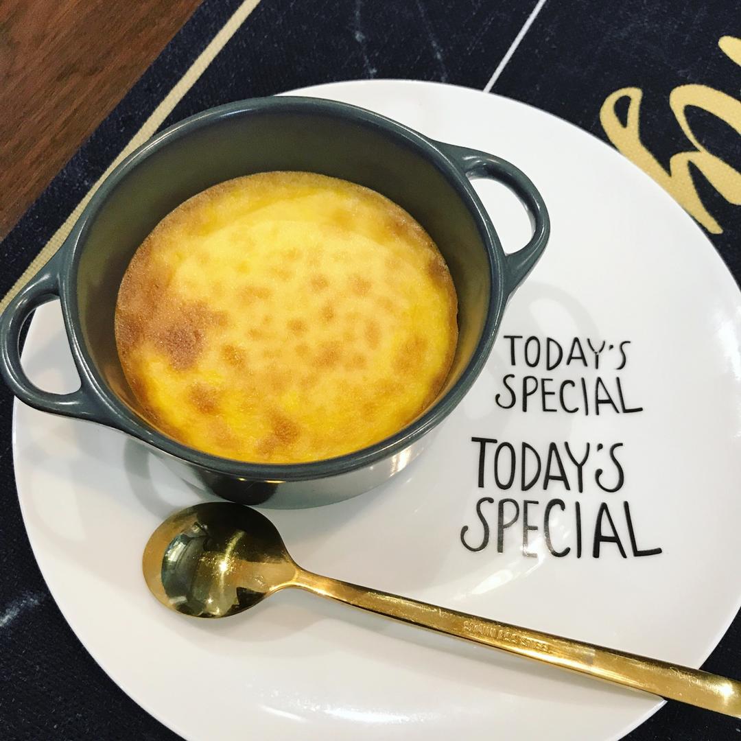Crèmebrulée。法式烤布雷。焦糖布丁。