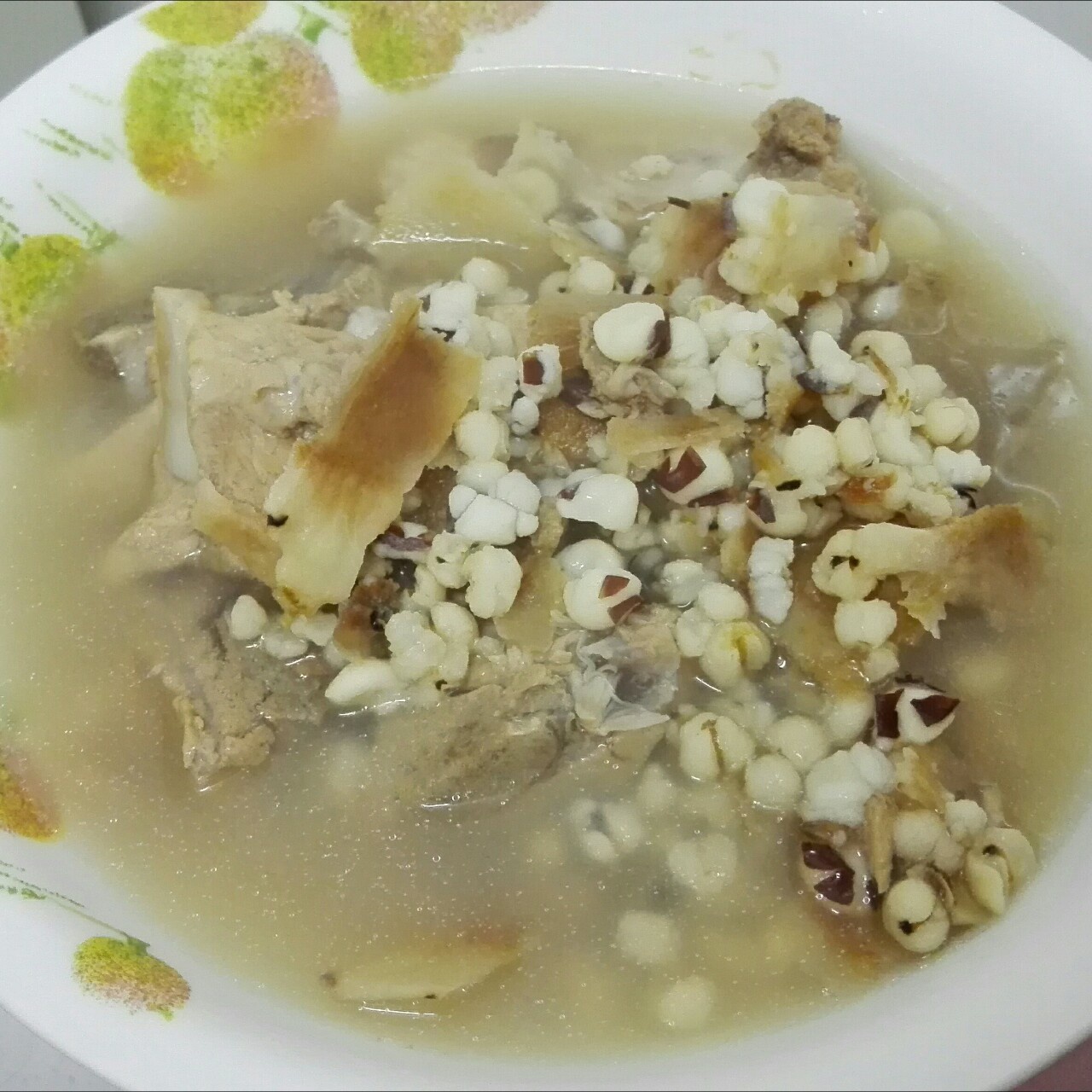 狮子仔贝贝mi做的芡实薏米土茯苓煲猪骨