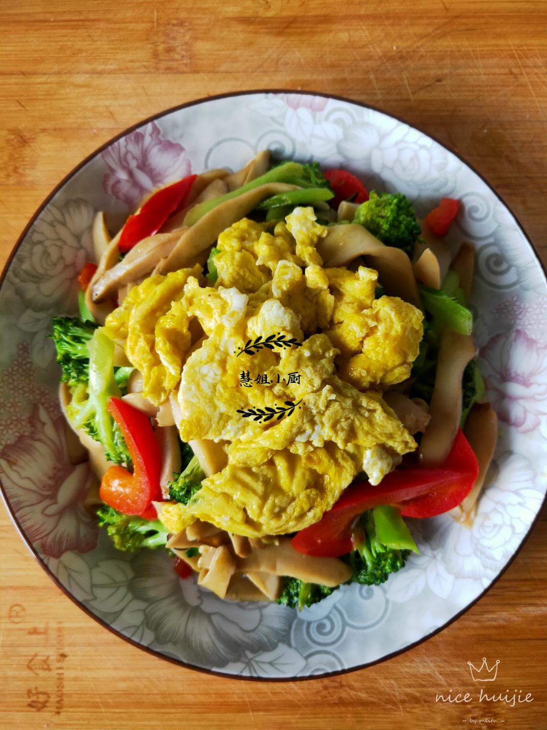 月子餐西兰花木耳炒鸡蛋
