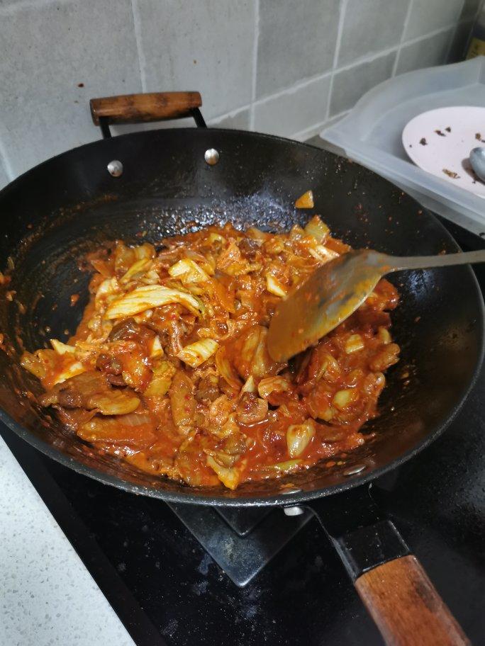 辣白菜炒五花肉