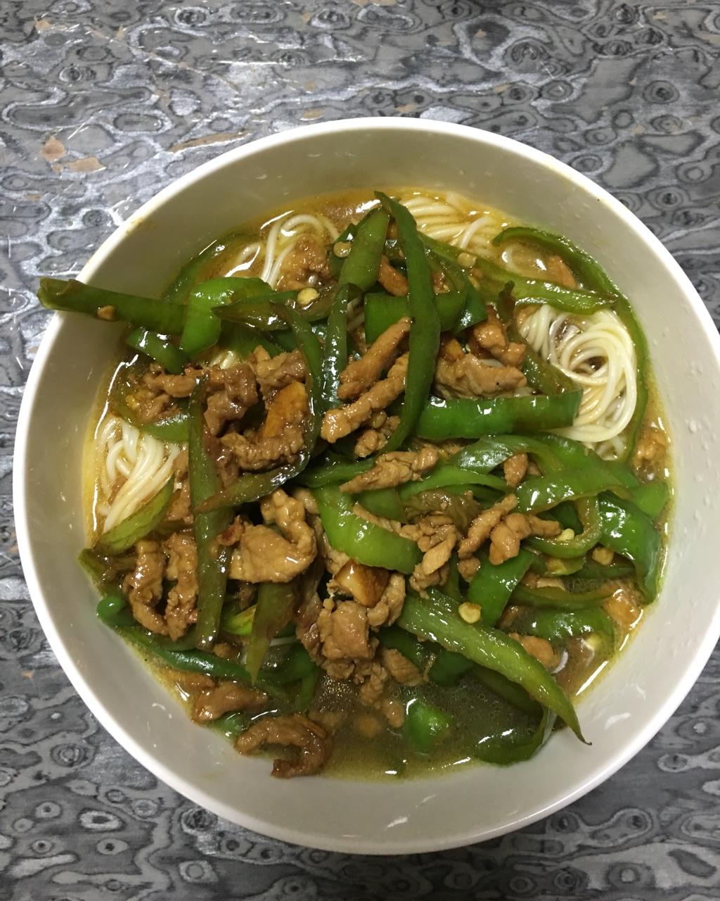 冰淇淋的小幸福做的青椒肉丝面