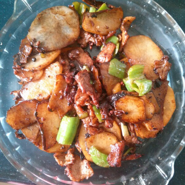 焦香土豆片回锅肉