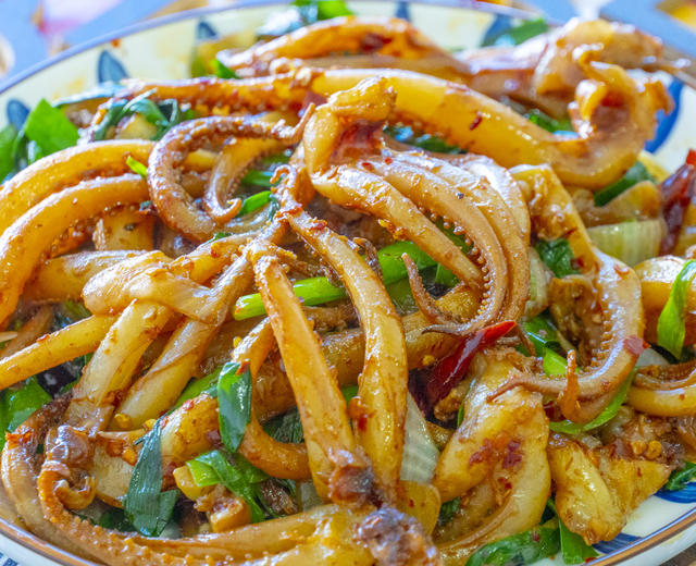 洋葱炒鱿鱼须的做法