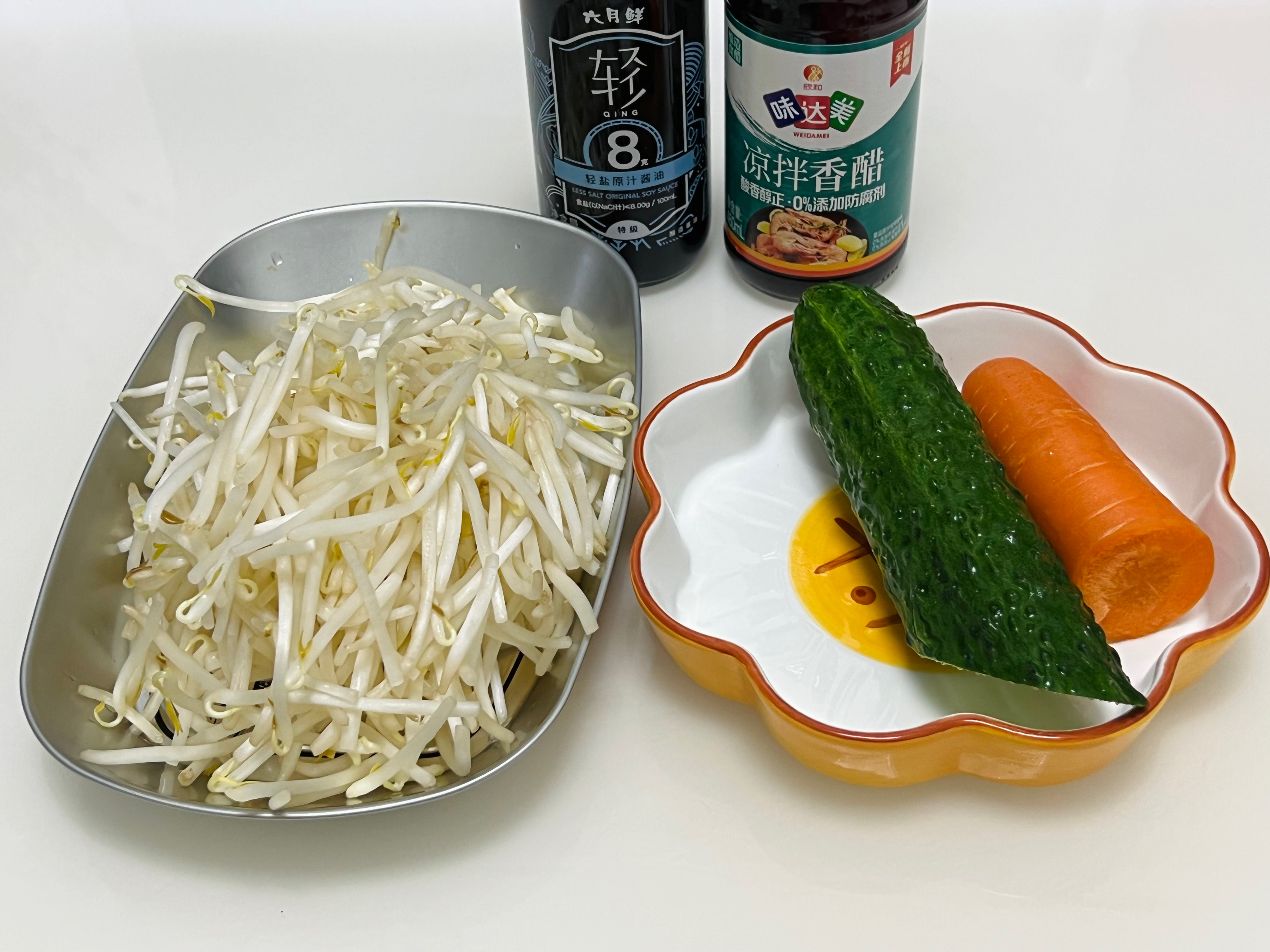 凉拌黄瓜绿豆芽的做法 步骤1