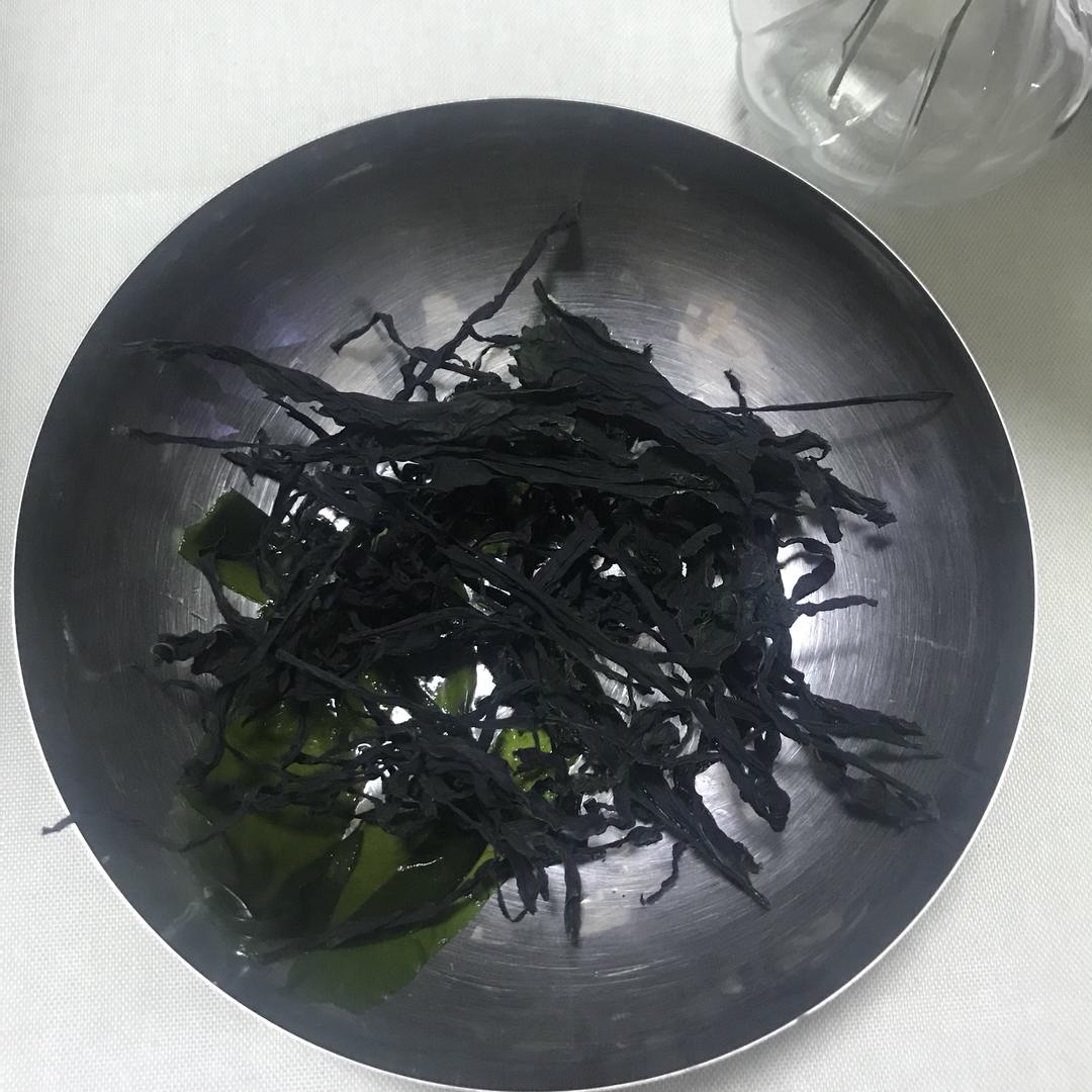 吃海参的功效与作用及禁忌_辣椒炒海参的功效与作用及禁忌_海参铁皮石斛汤的功效与作用及禁忌
