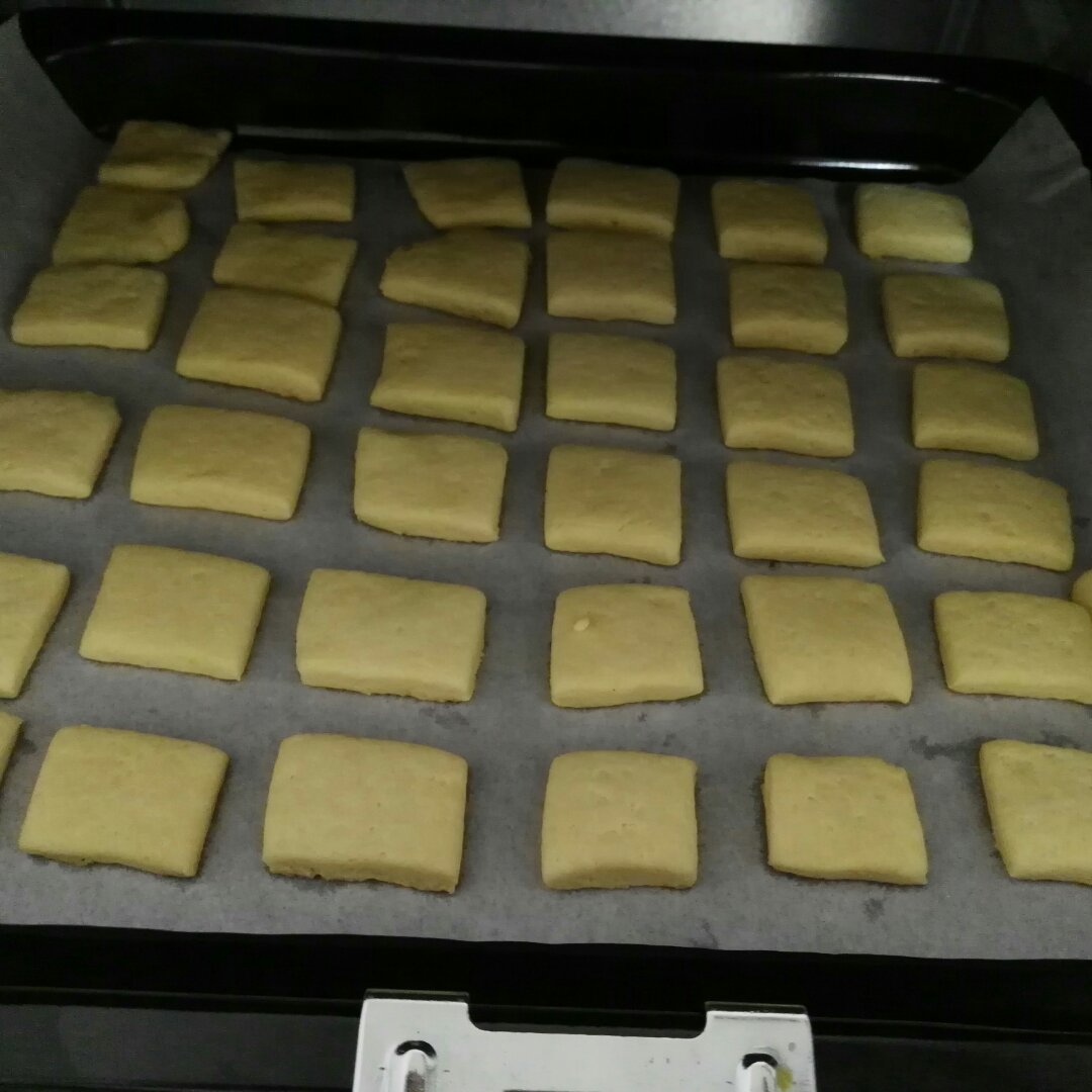 牛奶方块小饼干