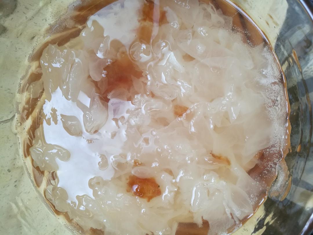 这一碗，只长颜值不长膘！（银耳桃胶皂角米）