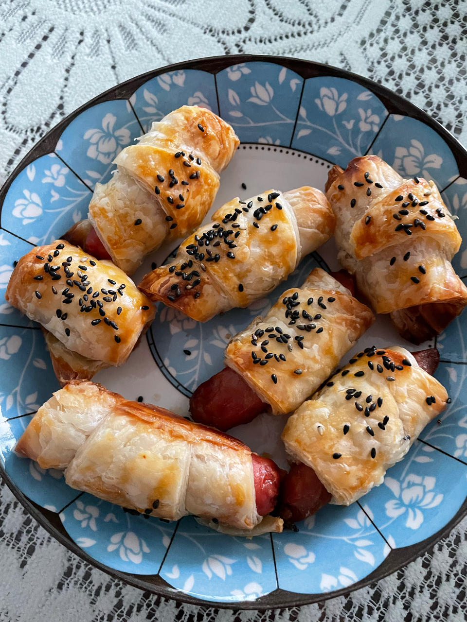 香肠酥皮卷：手抓饼皮还能这样吃，不用和面快速搞定早餐