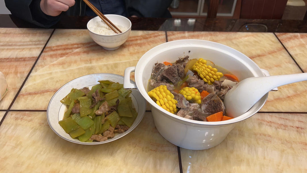 连吃三碗的玉米山药排骨汤