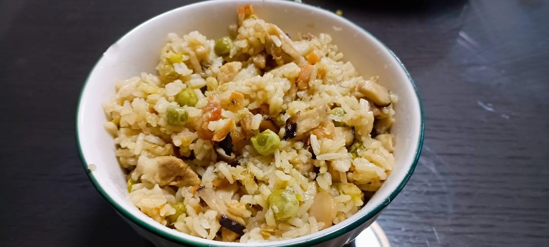 酱油肉香菇焖饭