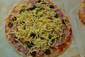 黑橄榄培根脆底披萨的做法 步骤13