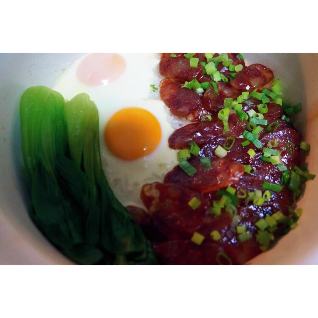 广式腊味煲仔饭
