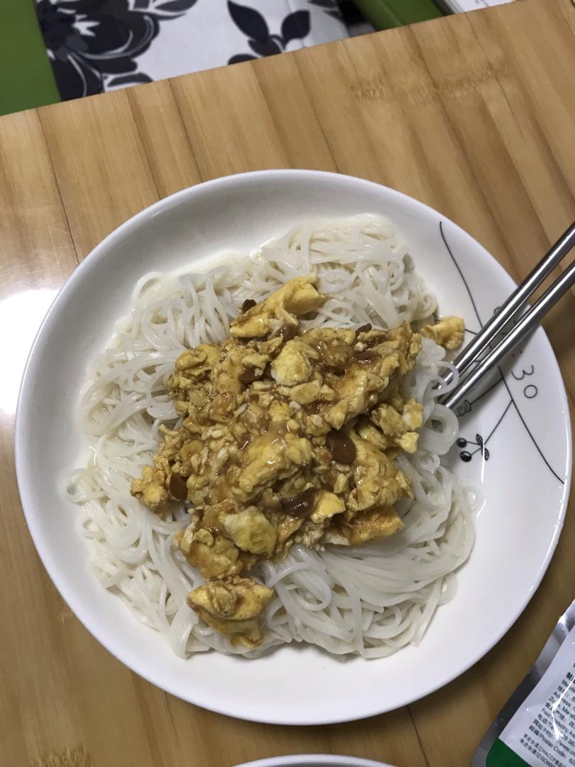 分分钟灭光的鸡蛋酱拌面