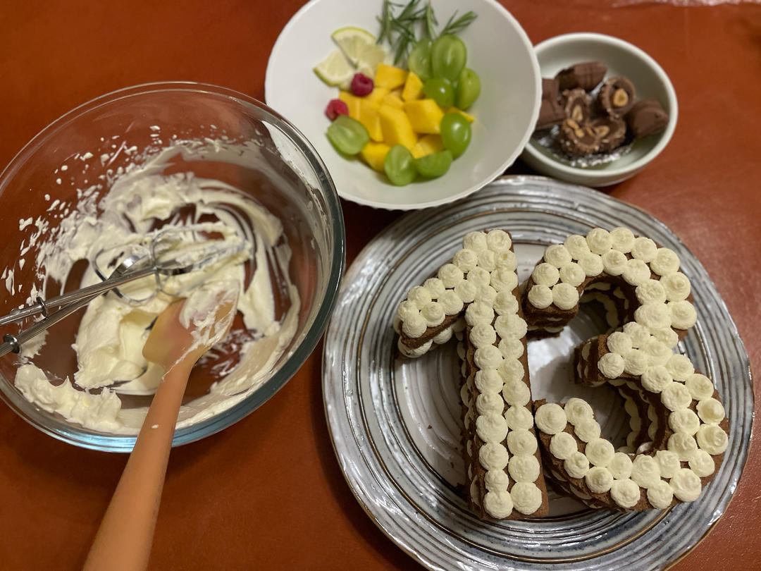 数字生日蛋糕（不用抹面技巧，新手也能搞定的高颜值水果裸蛋糕）