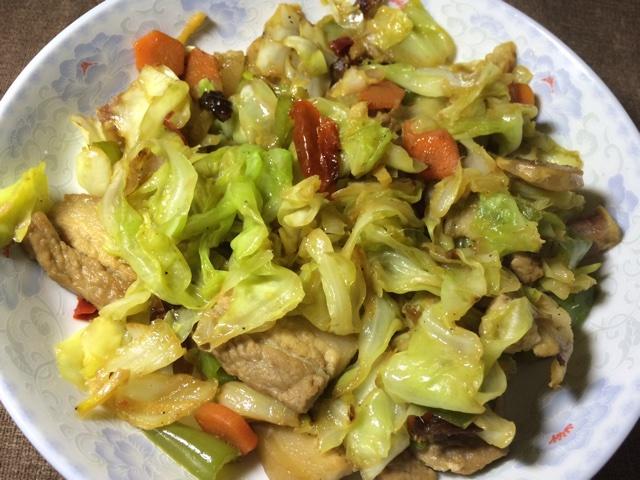 干锅手撕包菜五花肉的做法