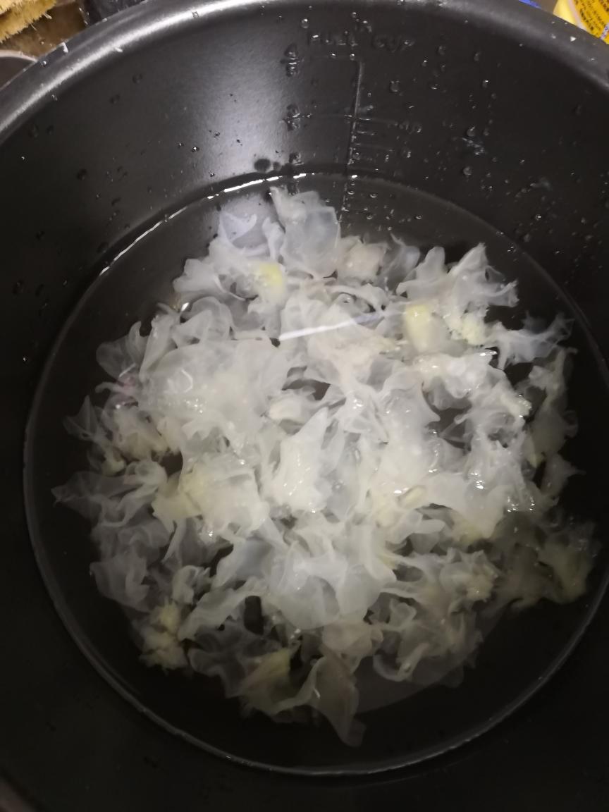 银耳灰枣汤的做法