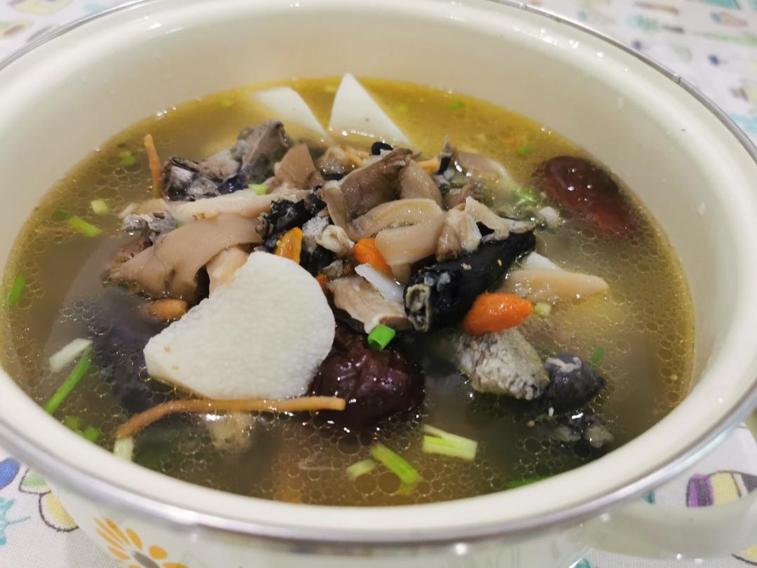 女人补气血（乌鸡汤）