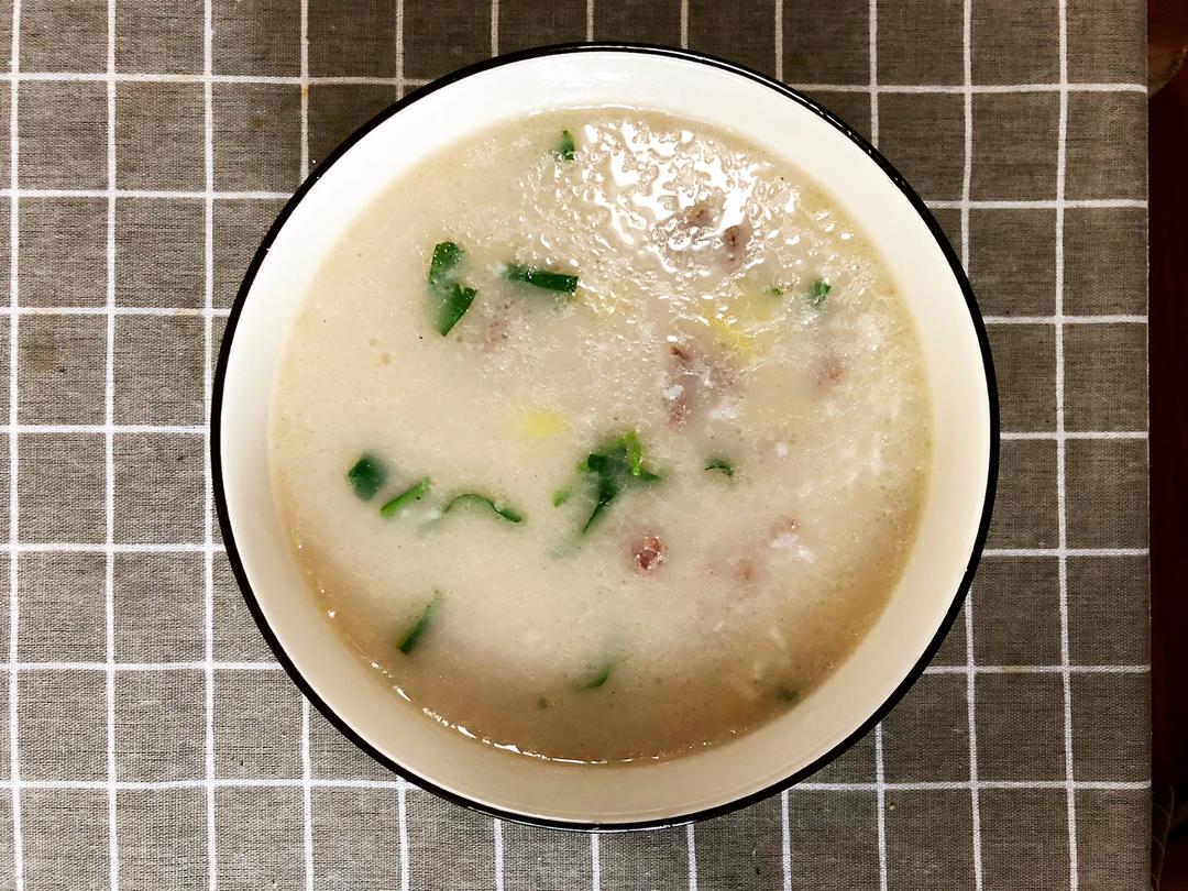 广式生菜丝牛肉粥
