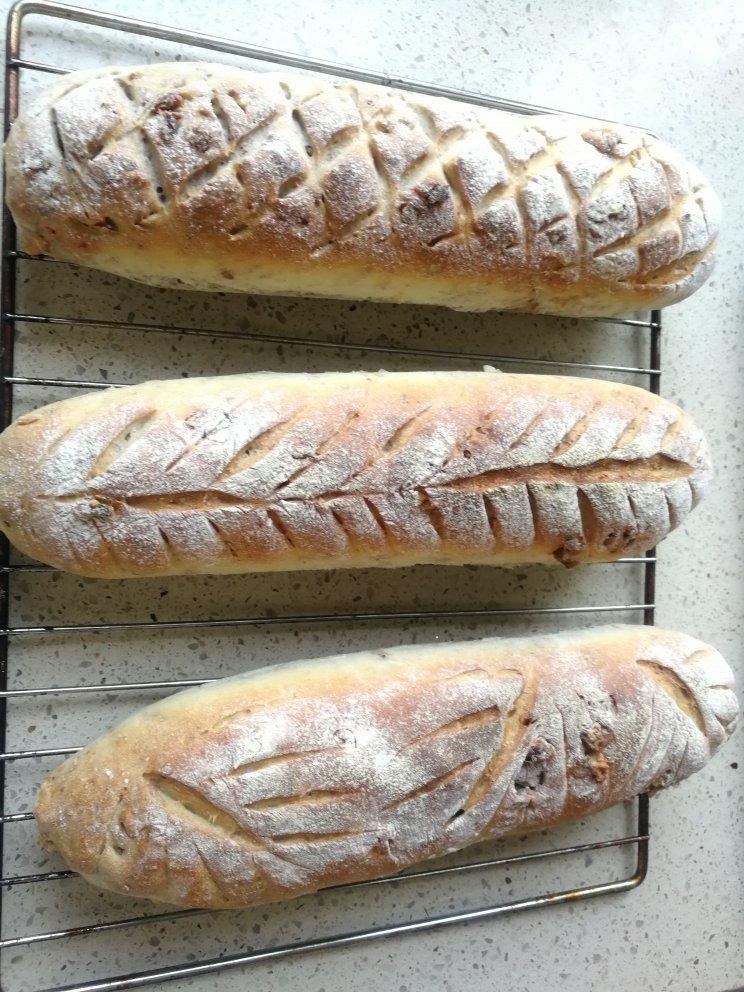 易上手的硬欧 黑麦碧根果面包