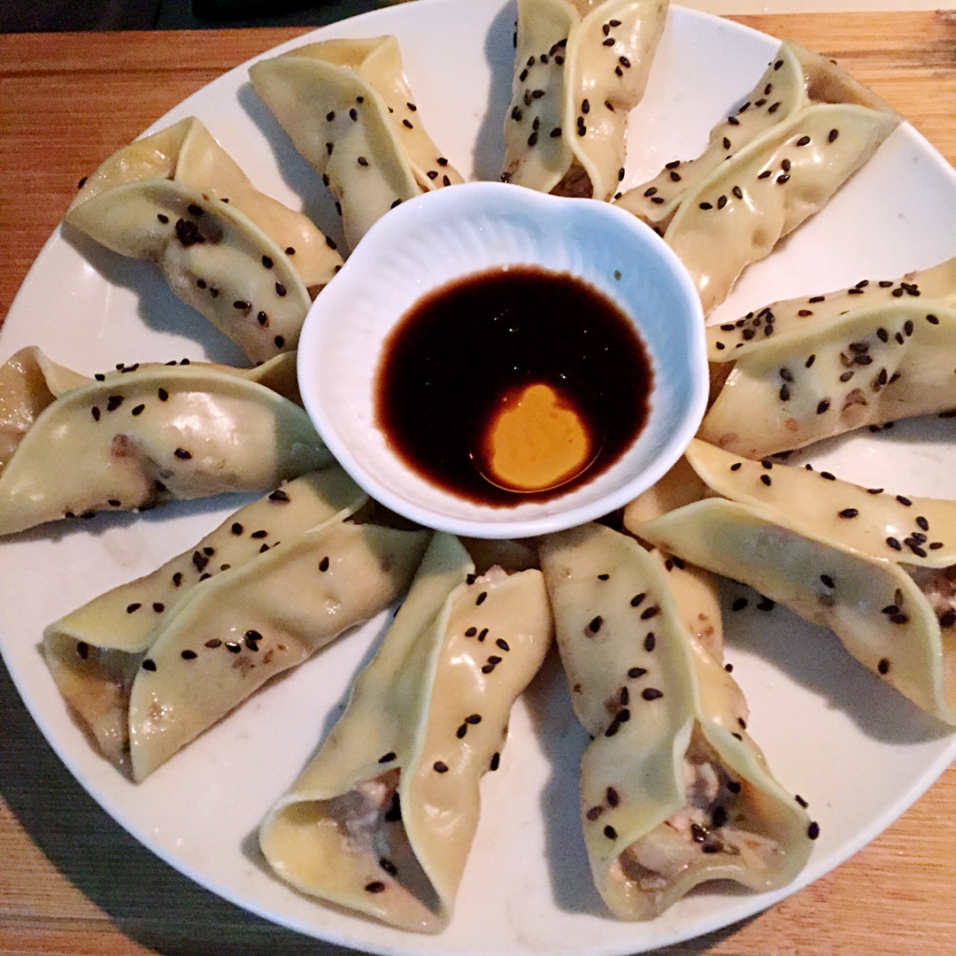 三鲜锅贴 Fried Dumplings