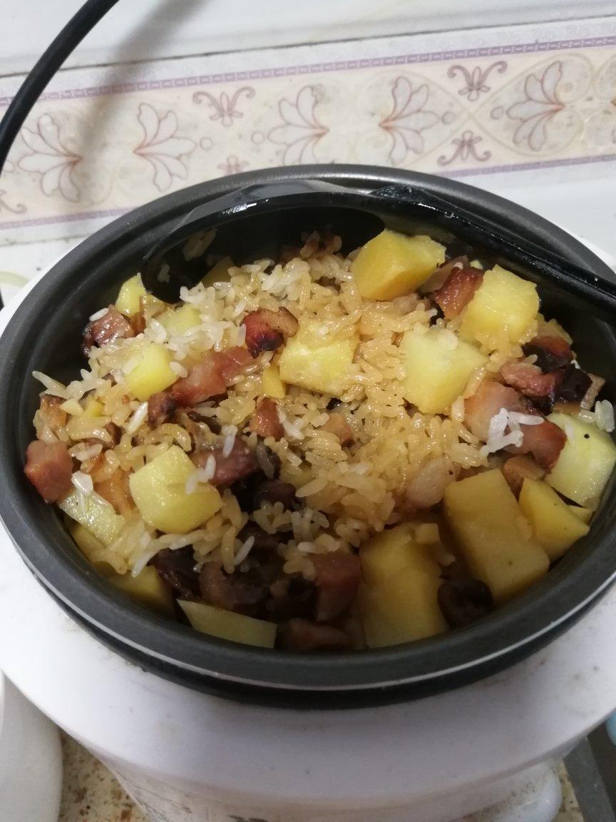 腊味土豆饭