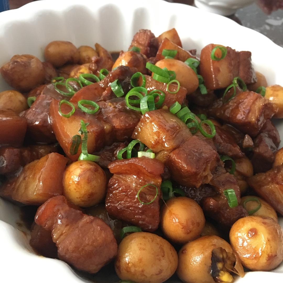 加了鹌鹑蛋后，这盘红烧肉，美味的逆天啦——鹌鹑蛋烧肉（孔瑶食谱）