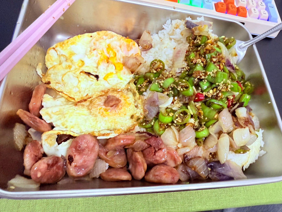 “穷鬼拌饭”