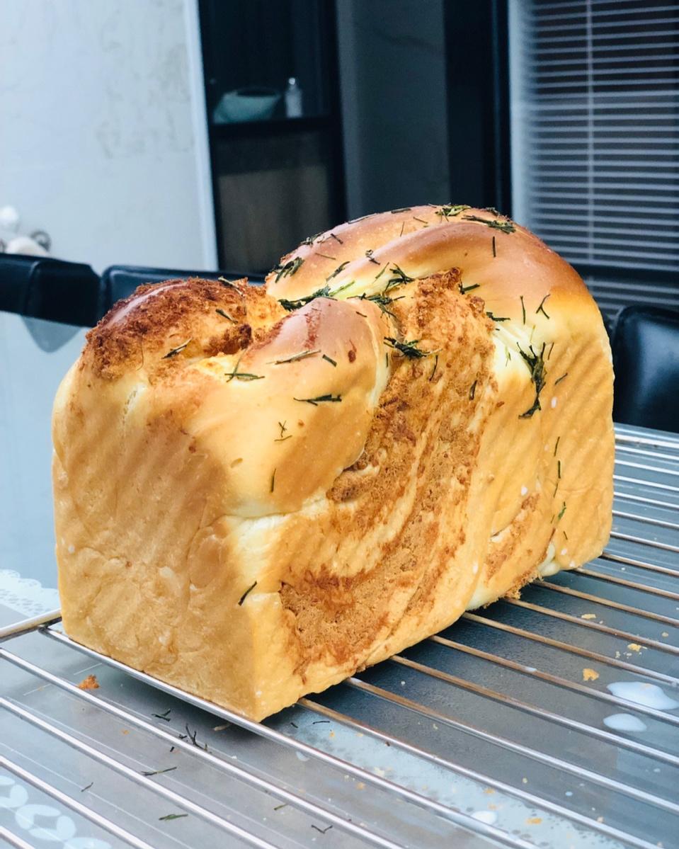 香葱肉松手撕吐司