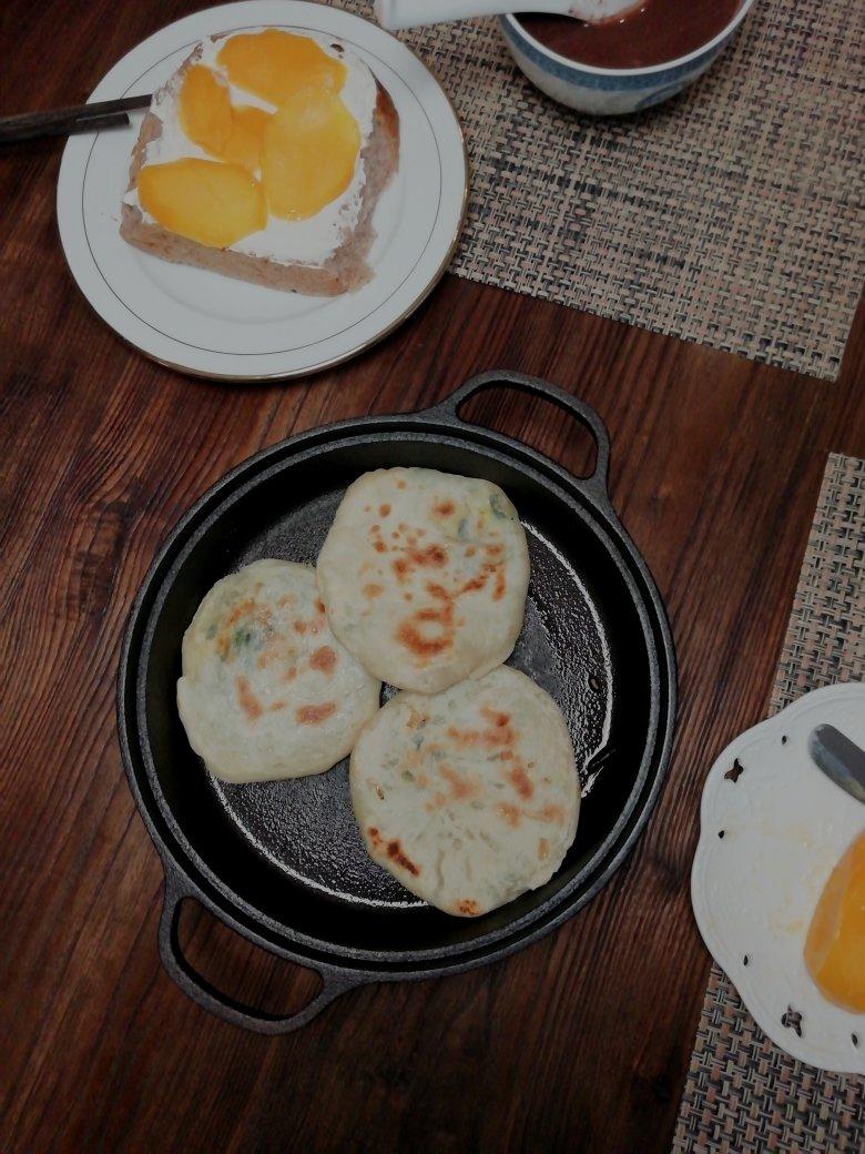 薄皮韭菜馅饼，不发面不烫面，这样做，香喷喷的冷了都好吃