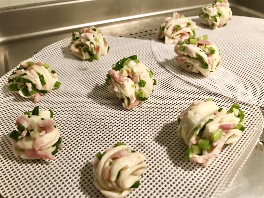 最好吃的火腿葱香花卷—附让葱不变黄的小窍门