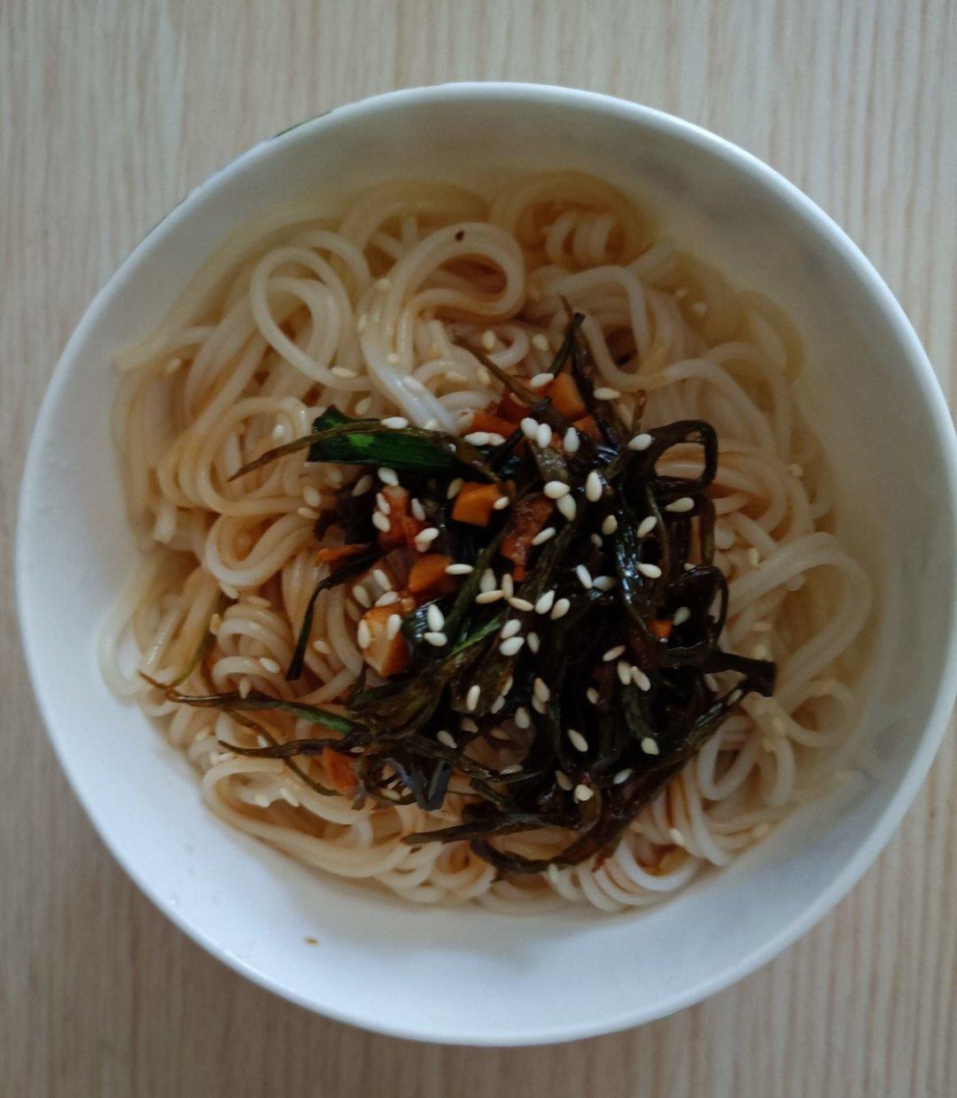 10分钟搞定的一碗葱油拌面