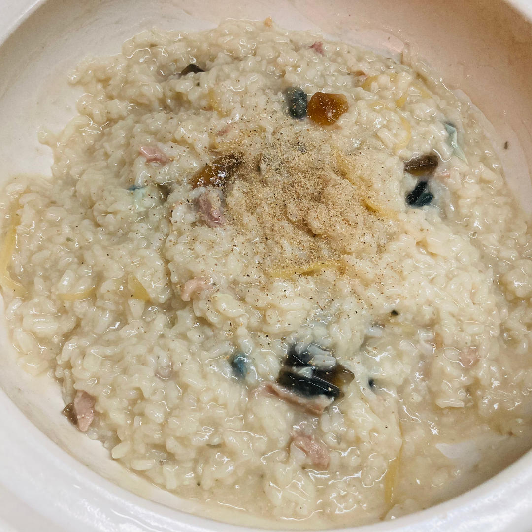 砂锅皮蛋瘦肉粥