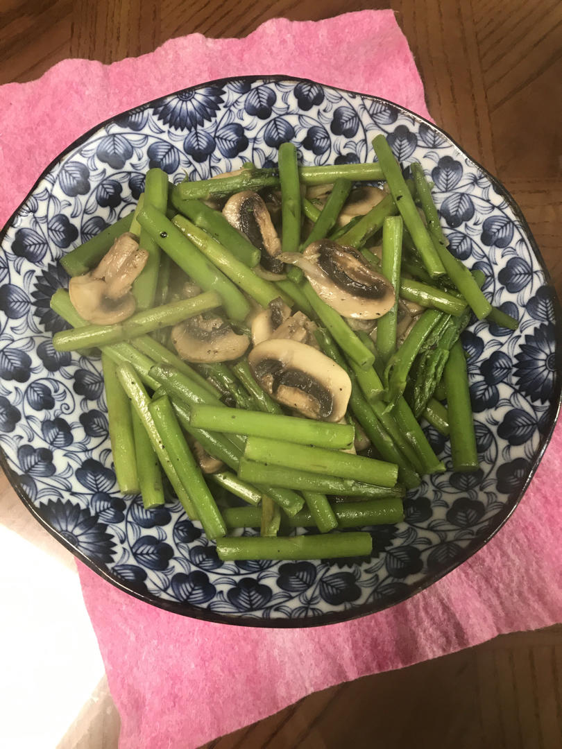 教你做最好吃的芦笋炒蘑菇 新手速get！