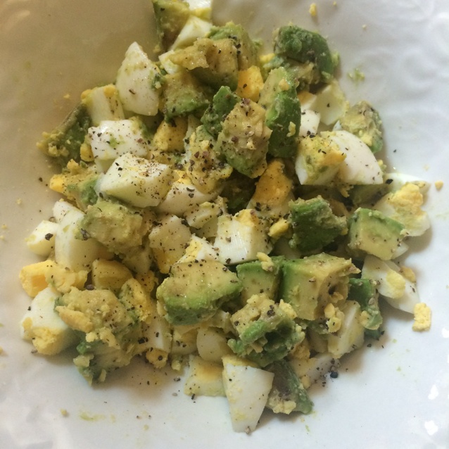 早餐之牛油果鸡蛋沙拉