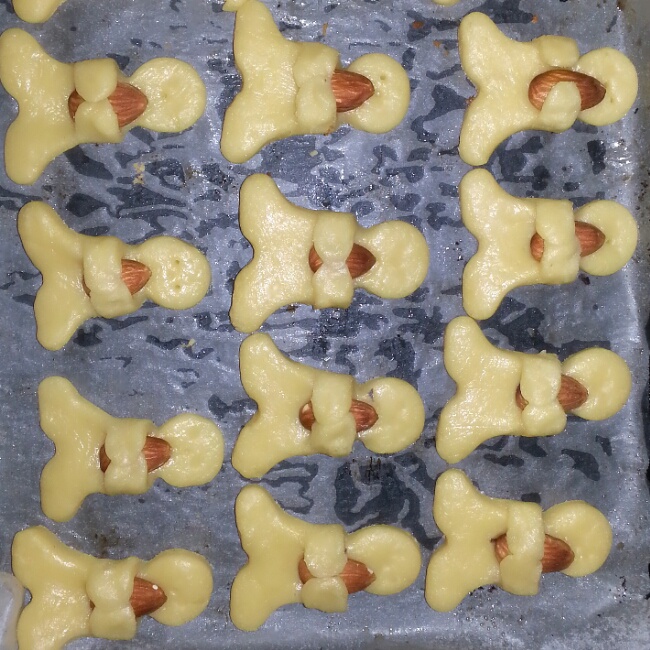 抱杏仁的小熊（造型饼干）
