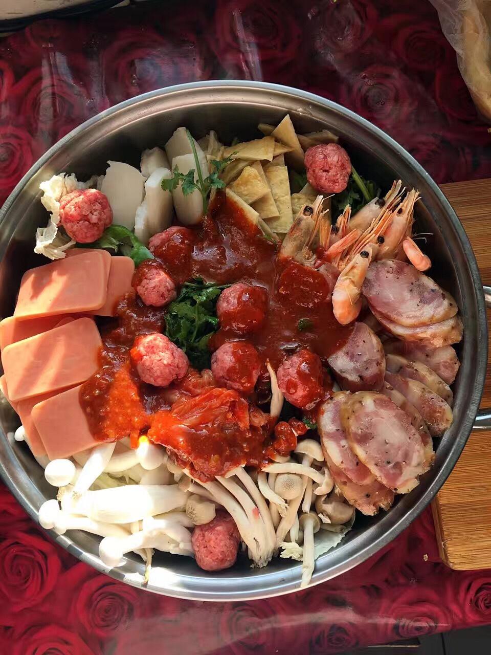 韩式部队锅 Korean Hot Pot (Budae-jjigae)