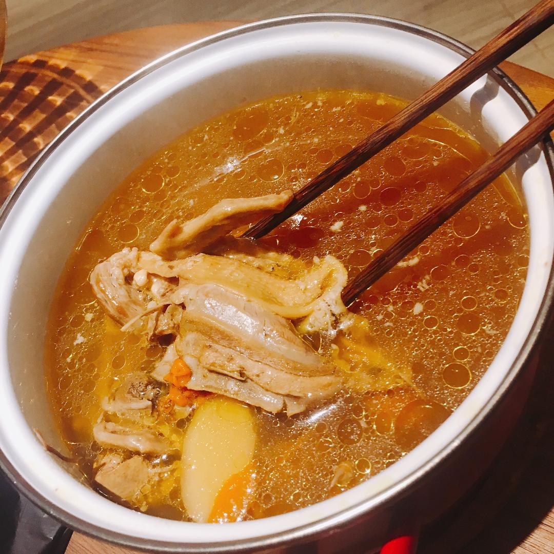 金猫咪食堂-滋补乳鸽汤