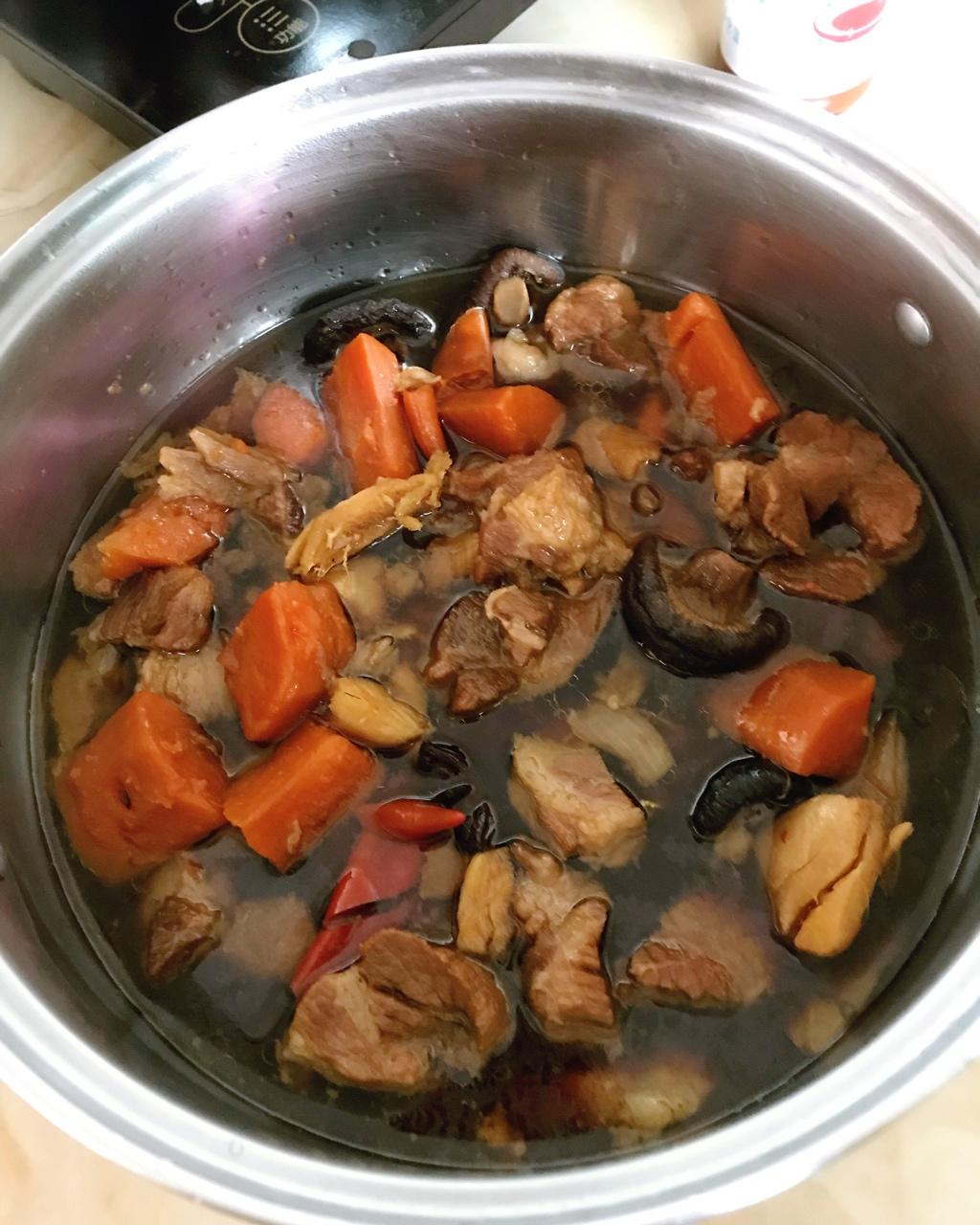 土豆胡萝卜炖肉