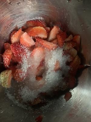 草莓奶油🍓裸蛋糕 | 仙女🧚最爱 | 无需抹面技巧的做法 步骤1