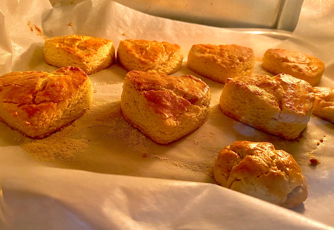 超级松软完美裂纹的司康-English scones