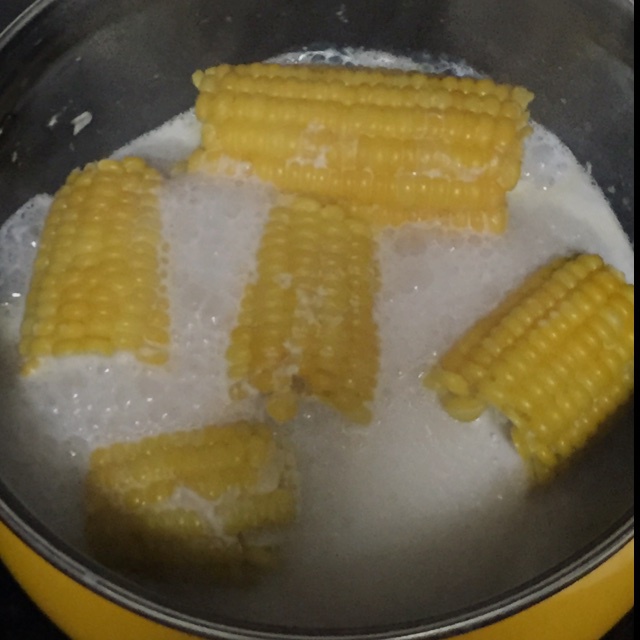 奶香煮玉米