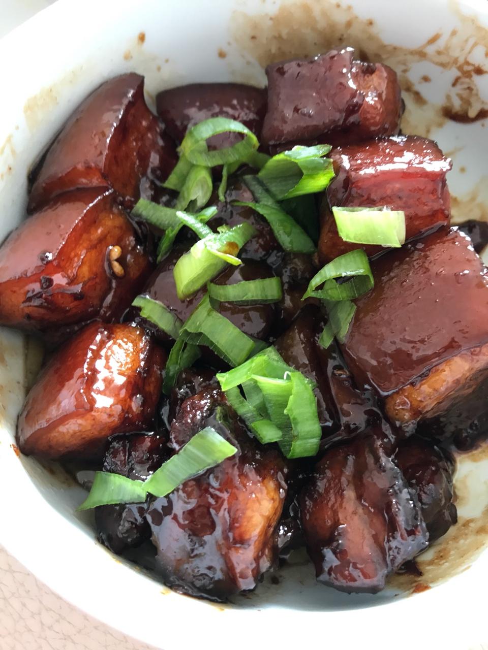 吃着碗里望着锅里的红烧肉