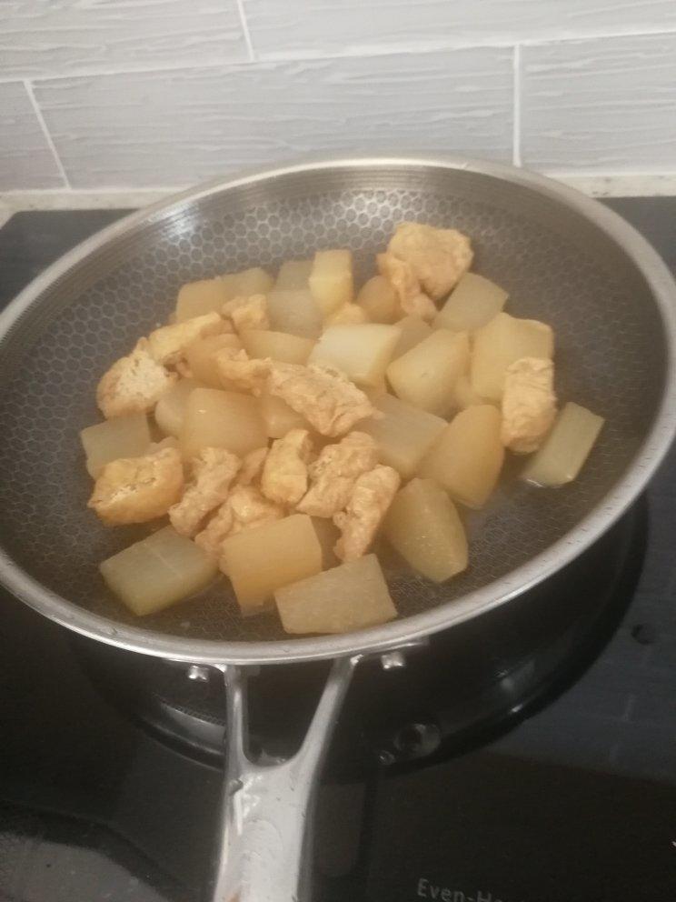 萝卜红焖油豆腐