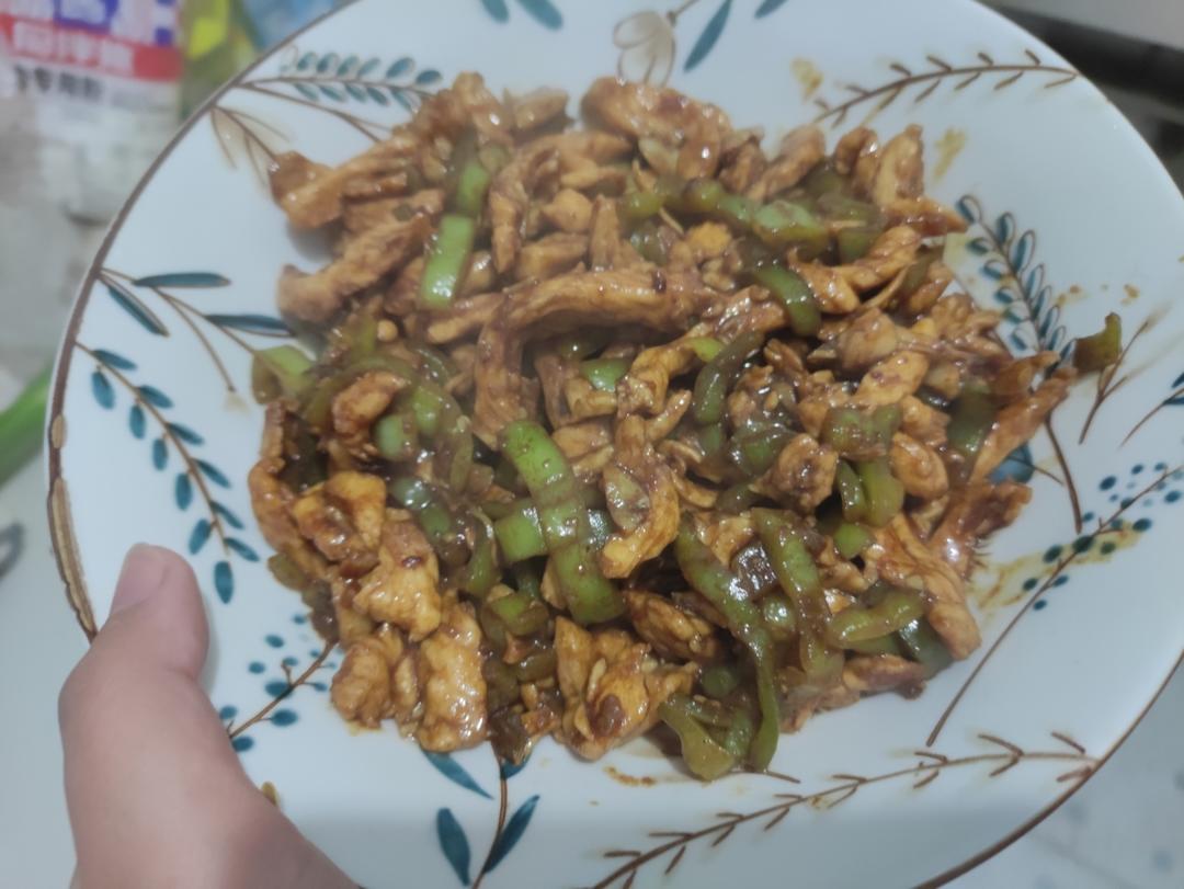 巨好吃的青椒炒鸡胸肉丝，超下饭