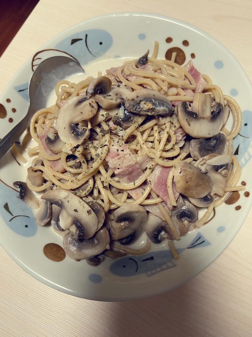 奶油蘑菇培根意面