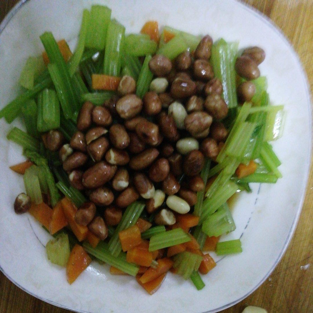 花生米拌芹菜