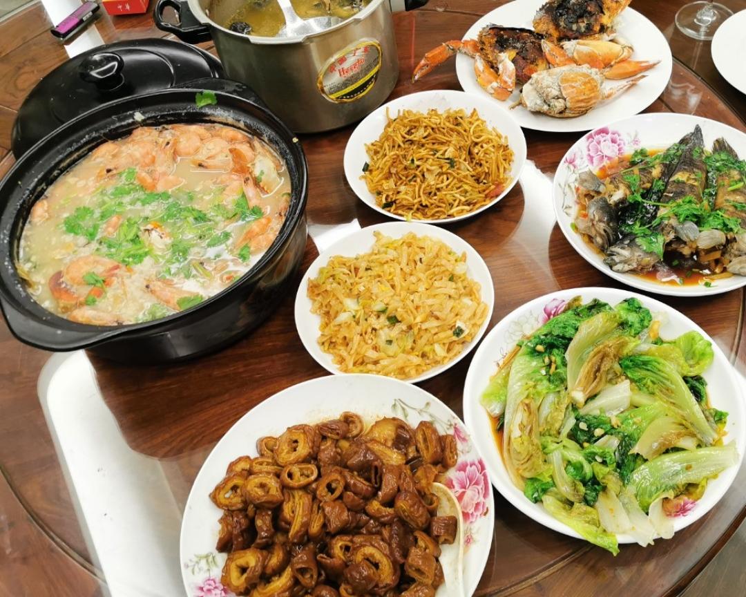 潮汕虾蟹砂锅粥的做法