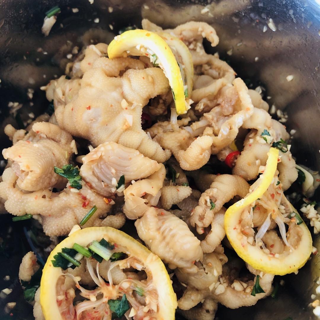 【酸辣无骨凤爪】